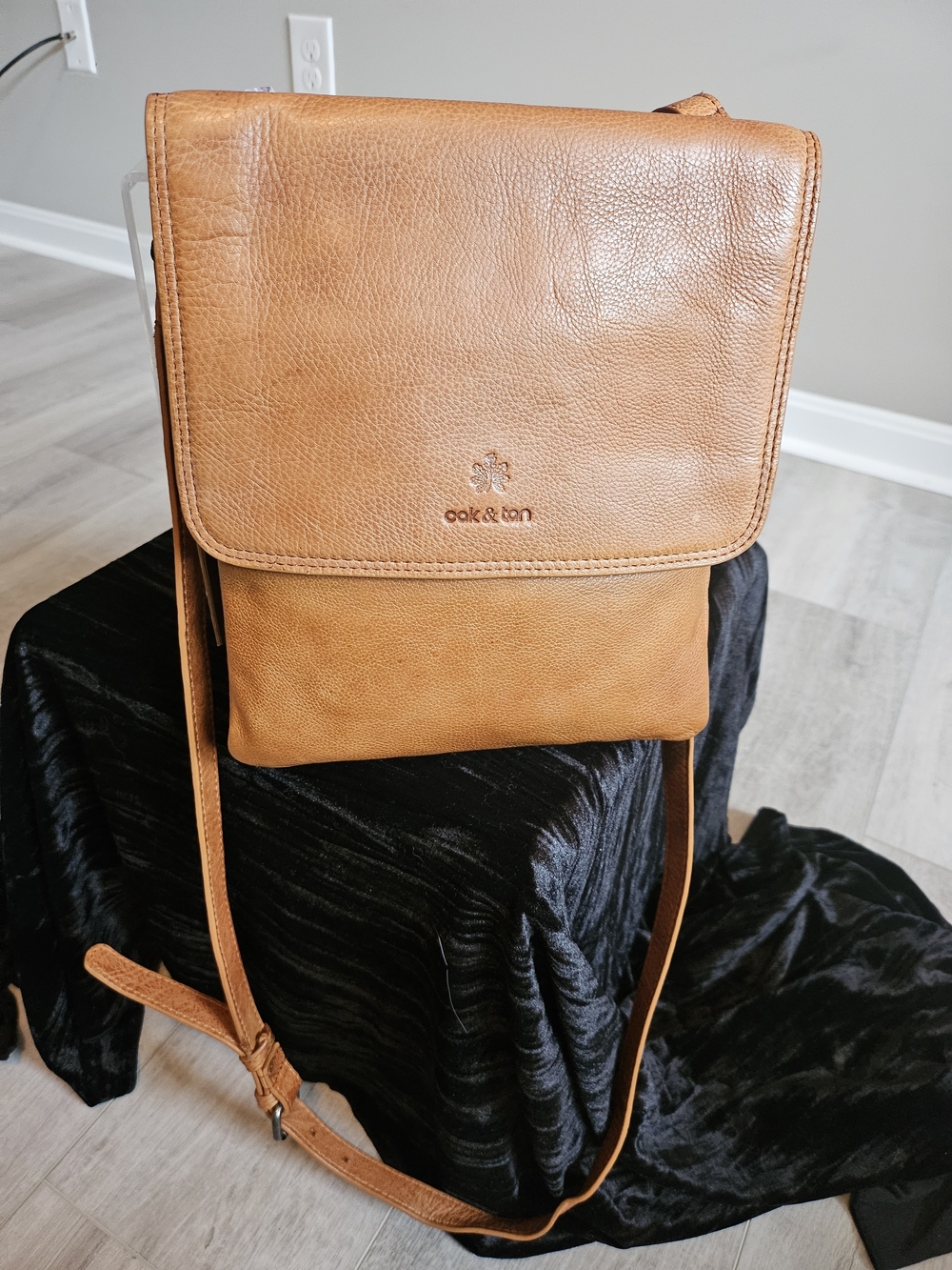 Oak & Tan – Cognac 100% Genuine Leather Hippy Hobo Crossbody Bag (One Size)